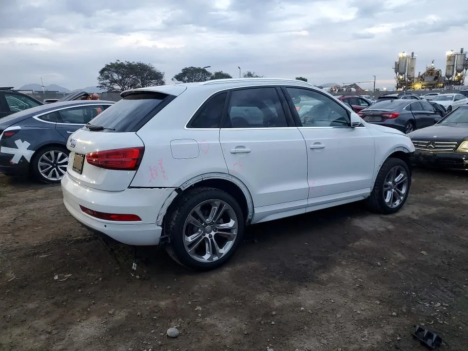 WA1HCCFSXJR020218 — 2018 AUDI Q3 photo 3