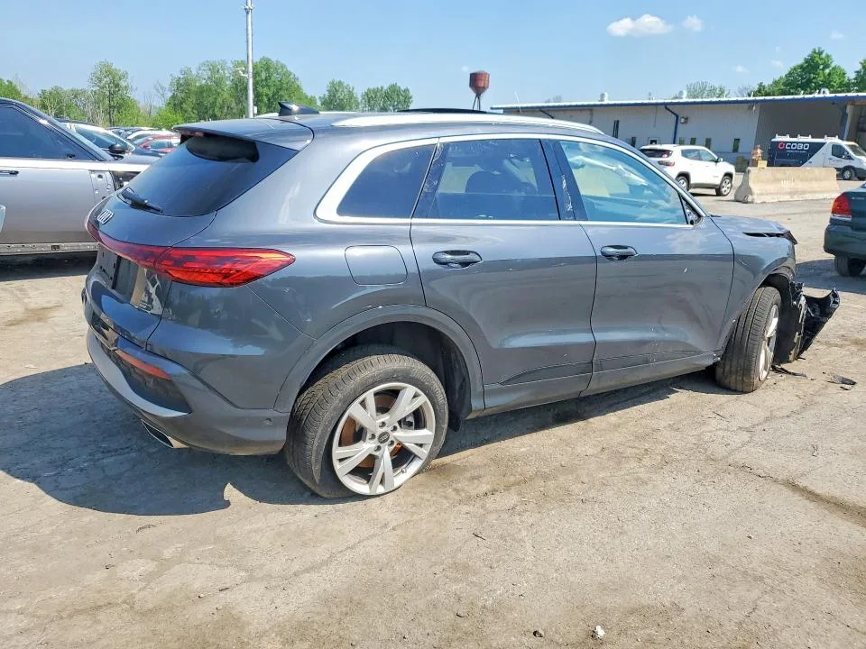 WA11AAGU9S2092291 — 2025 AUDI Q5 photo 3