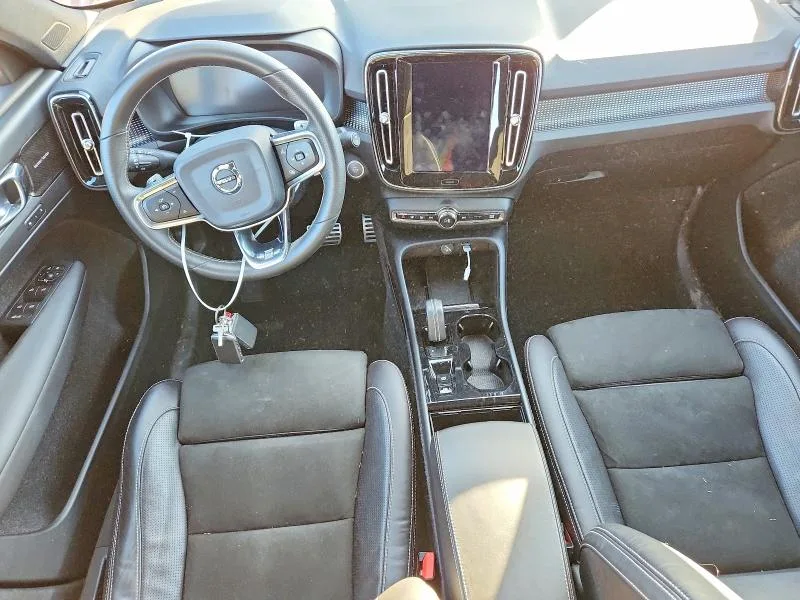 YV4162UM7K2149831 — 2019 VOLVO XC40 photo 8