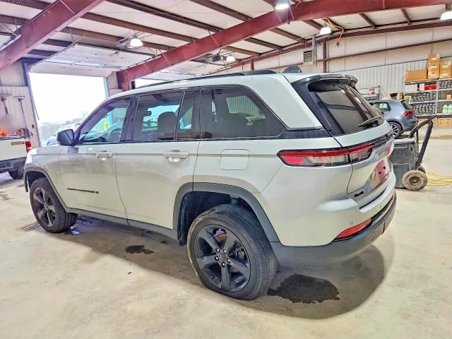 1C4RJHAG7P8765670 — 2023 JEEP GRAND CHEROKEE photo 2