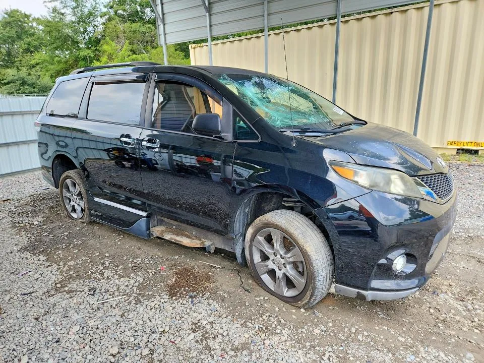 5TDXK3DC1DS310465 — 2013 TOYOTA SIENNA photo 4