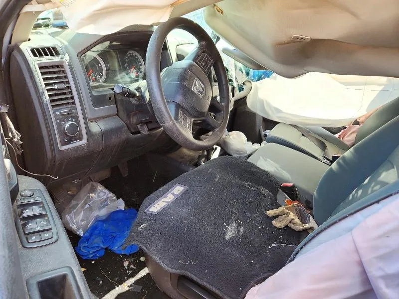 3C6UR5HL4HG589359 — 2017 RAM 2500 photo 8