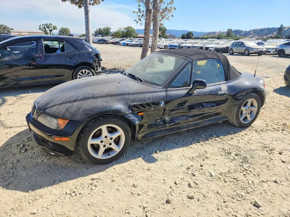 4USCJ333XWLC16007 — 1998 BMW Z3
