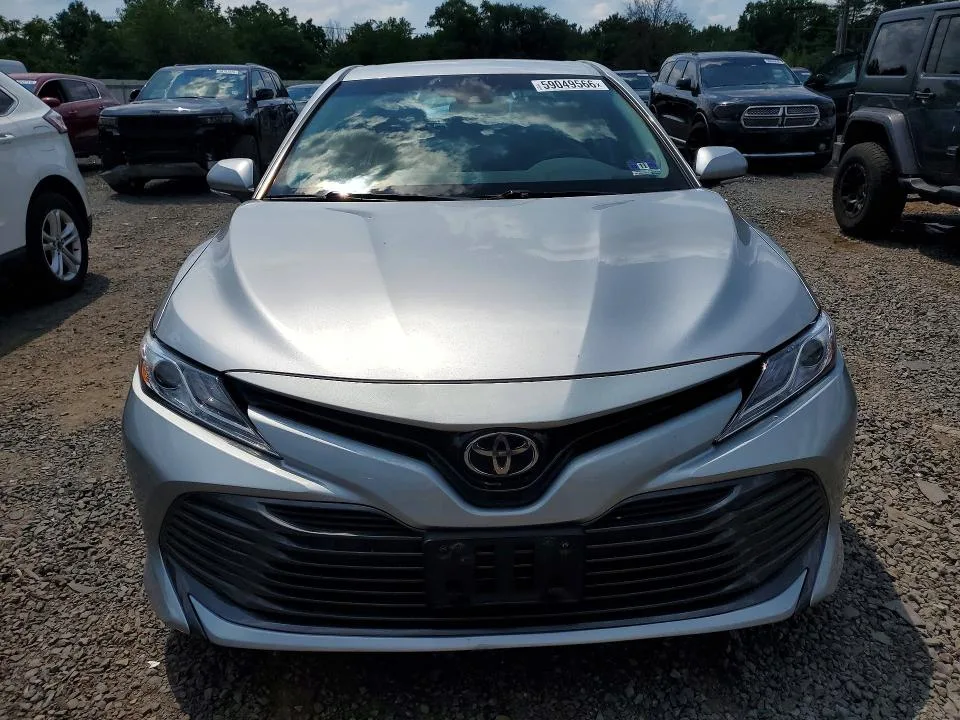 4T1B11HKXJU036981 — 2018 TOYOTA CAMRY photo 5