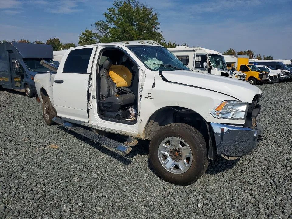 3C63R3GL6GG374338 — 2016 RAM 3500 photo 4
