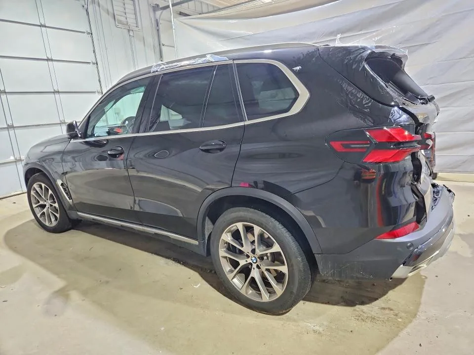 5UX23EU01T9160765 — 2026 BMW X5 photo 2