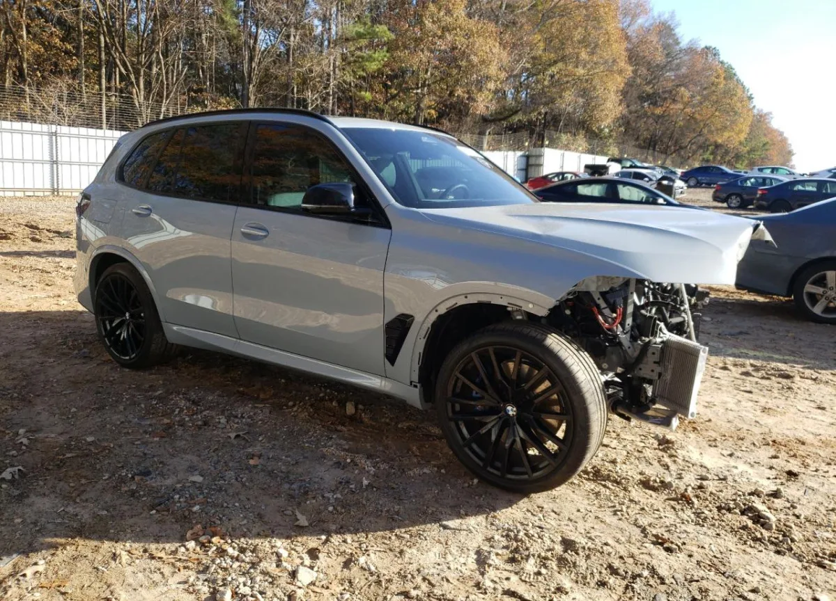 5UX33EU02S9W63434 — 2025 BMW X5 photo 3