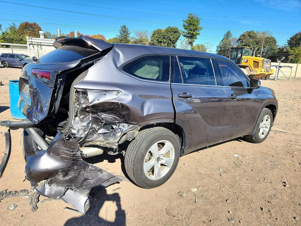 5TDCZRBH6MS532138 — 2021 TOYOTA HIGHLANDER photo 3