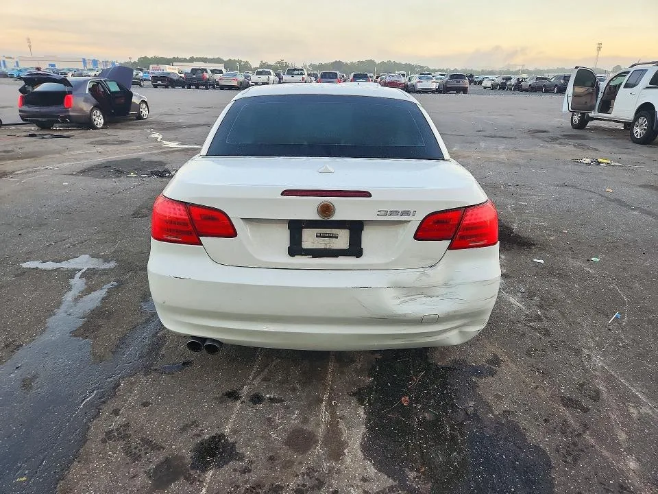 WBADW3C56BE539945 — 2011 BMW 328 photo 6