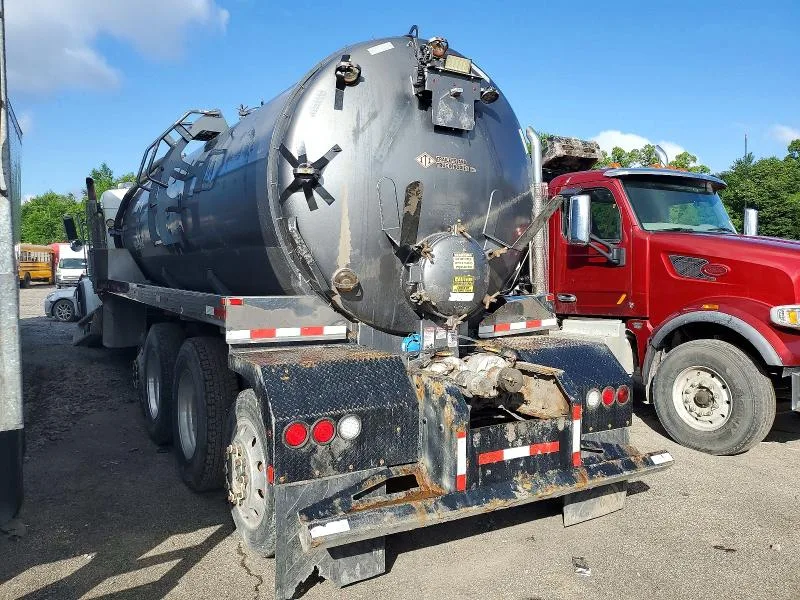 1XPXD49X1RD646842 — 2017 PETERBILT 367 photo 3