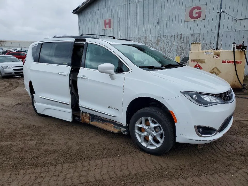 2C4RC1BG5HR668344 — 2017 CHRYSLER PACIFICA photo 4