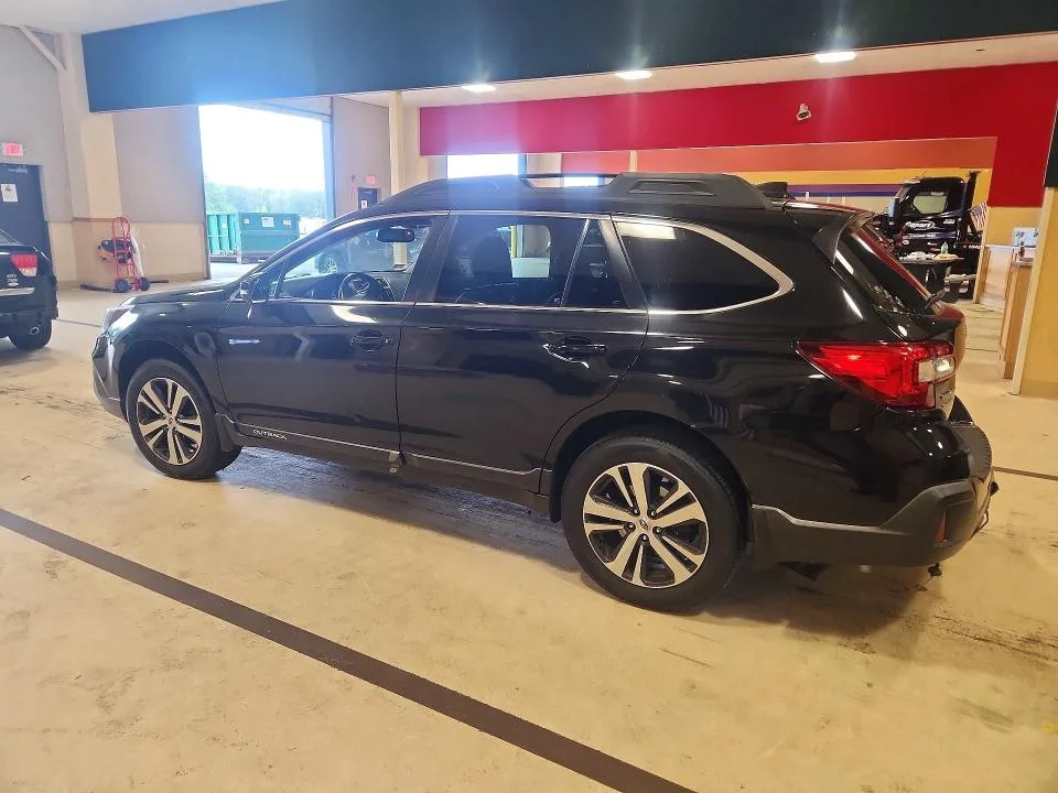 4S4BSAKC5J3295334 — 2018 SUBARU OUTBACK photo 2