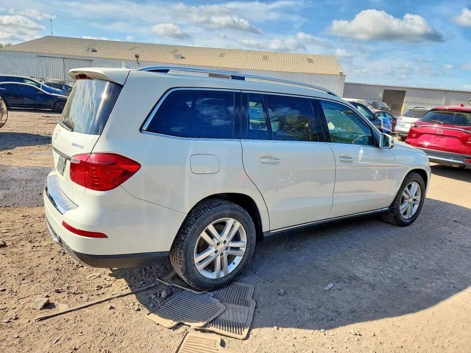 4JGDF6EE8GA697795 — 2013 MERCEDES-BENZ GL-GLASS photo 3