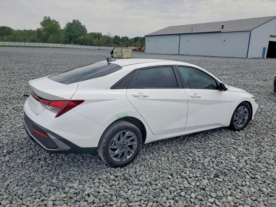 KMHLM4DG5RU759079 — 2024 HYUNDAI ELANTRA photo 3
