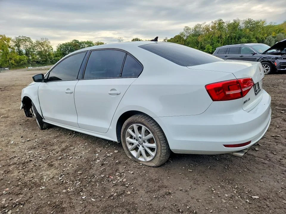 3VWD17AJ0FM261999 — 2015 VOLKSWAGEN JETTA photo 2