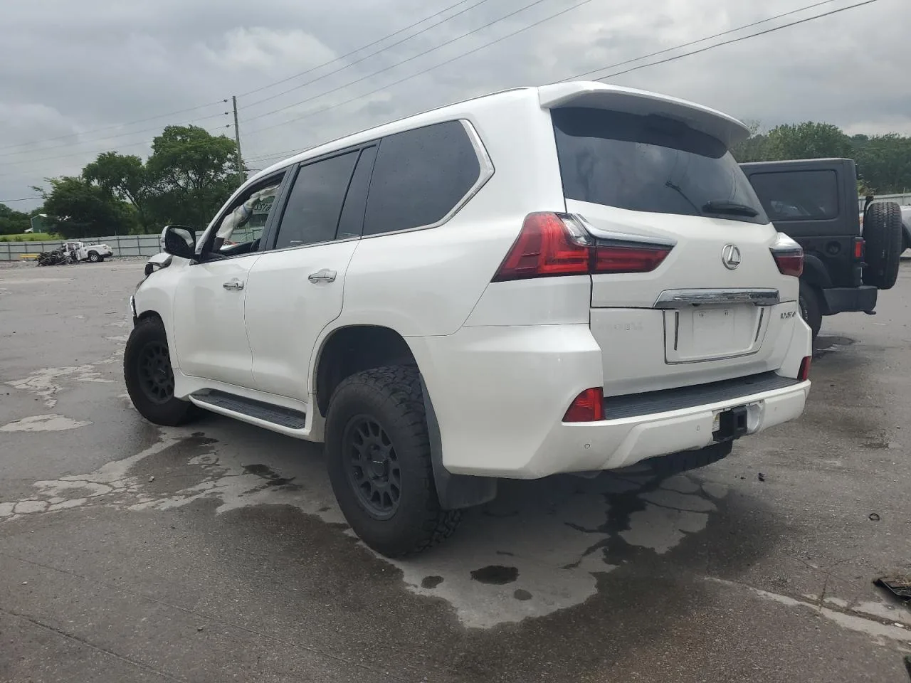 JTJDY7AX8L4316755 — 2020 LEXUS LX photo 8