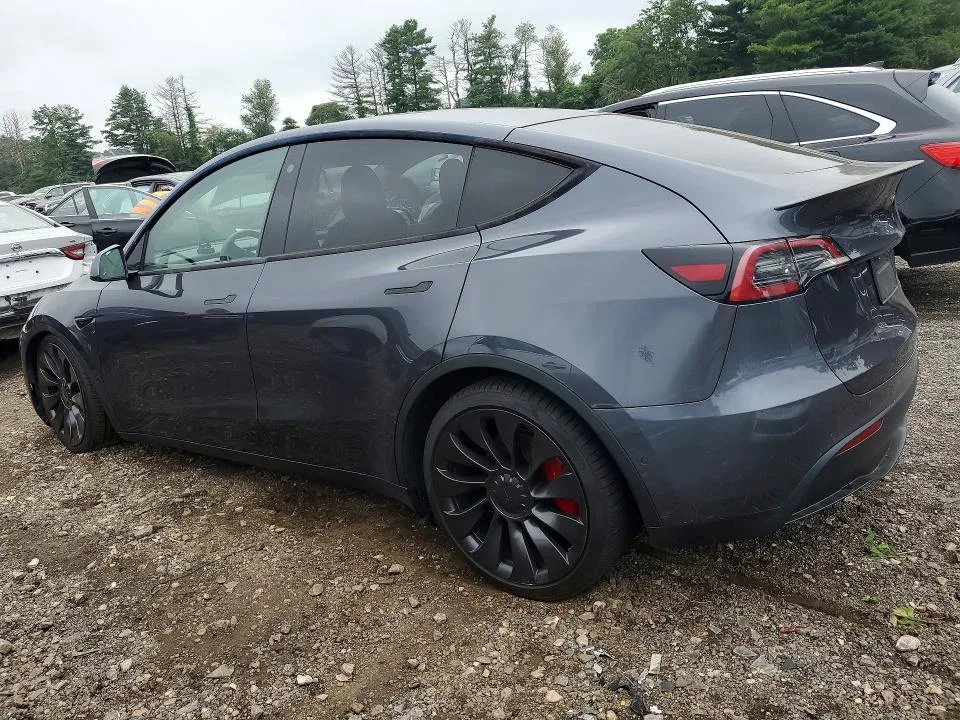 5YJYGDEF1MF189347 — 2021 TESLA MODEL Y photo 2
