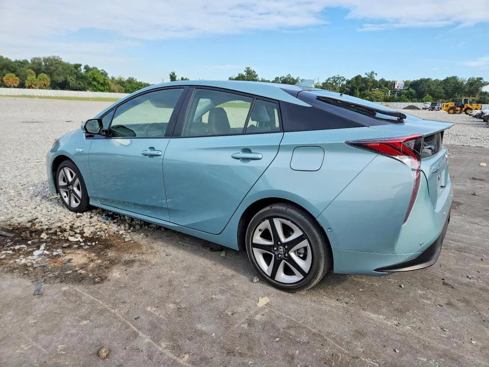 JTDKARFU3J3060228 — 2018 TOYOTA PRIUS photo 2