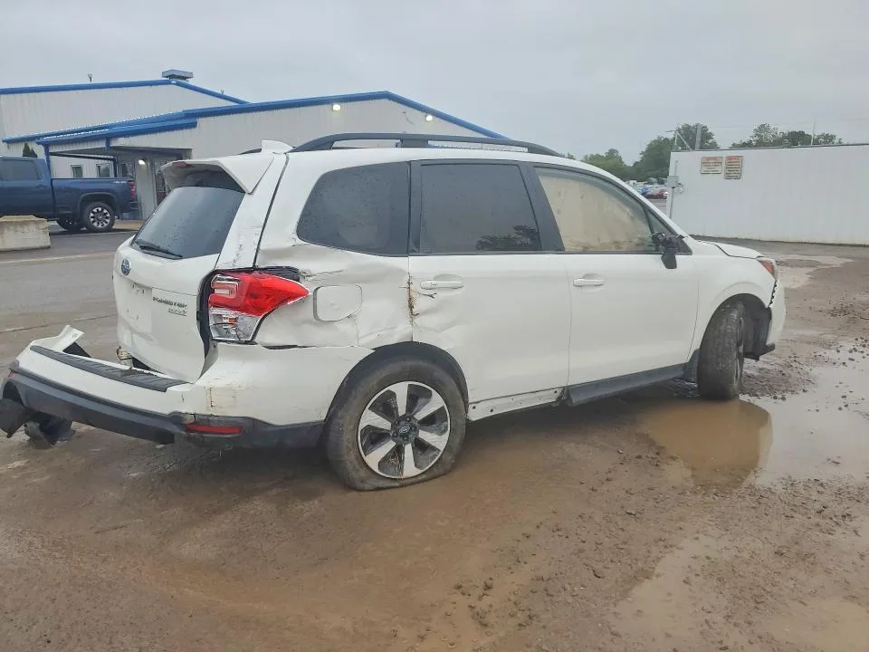 JF2SJAGC8HH482226 — 2017 SUBARU FORESTER photo 3