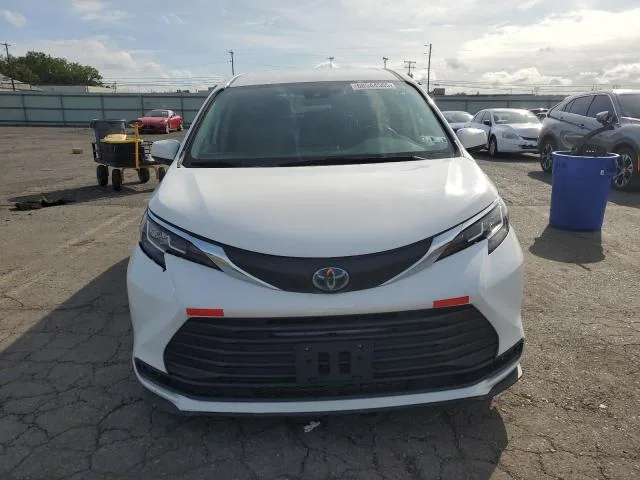 5TDKRKEC6MS043743 — 2021 TOYOTA SIENNA LE photo 5