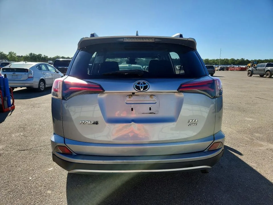 JTMRFREV8JD237554 — 2018 TOYOTA RAV4 photo 6
