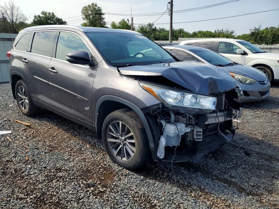5TDJZRFH9KS588508 — 2019 TOYOTA HIGHLANDER photo 4