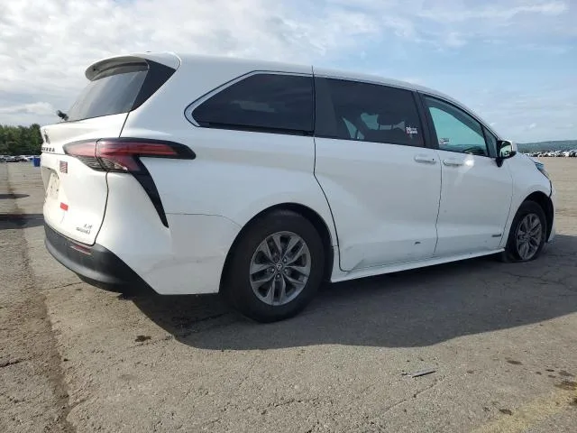 5TDKRKEC6MS043743 — 2021 TOYOTA SIENNA LE photo 3
