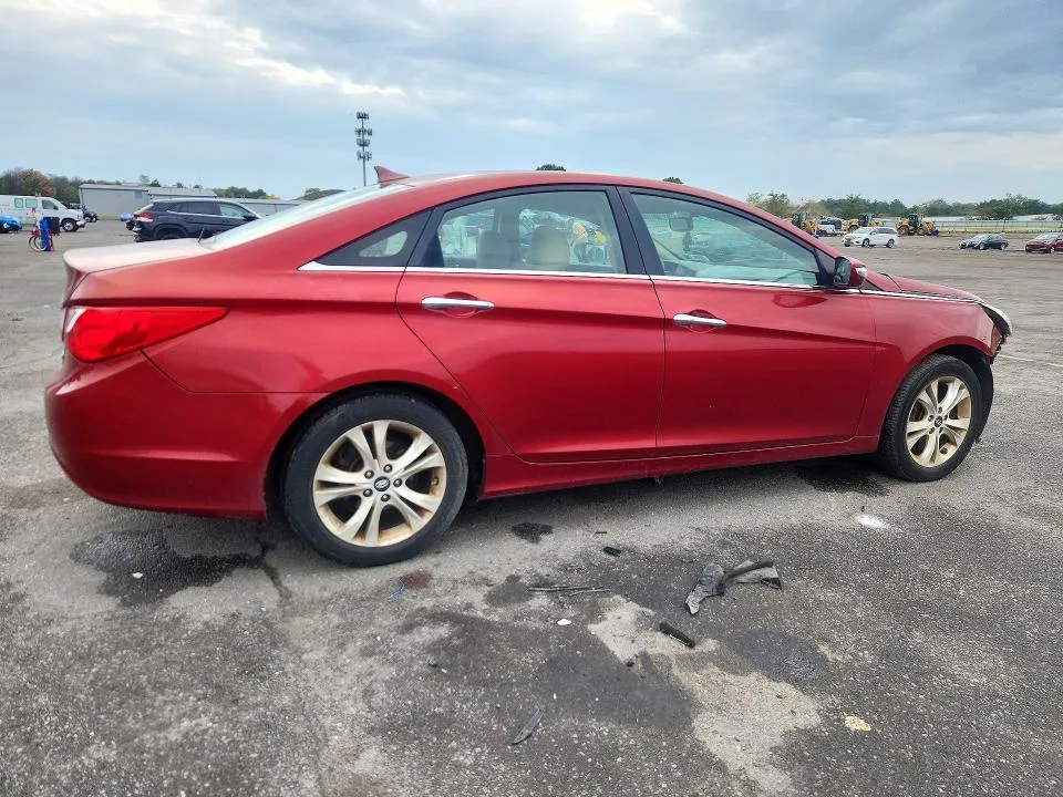 5NPEC4AC9BH280956 — 2011 HYUNDAI SONATA photo 3
