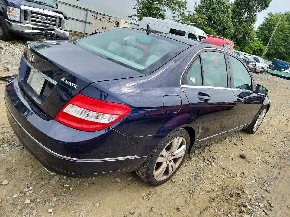 WDDGF8BB4AF403770 — 2010 MERCEDES-BENZ C photo 3
