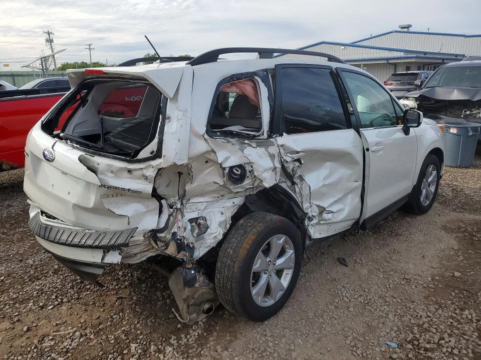 JF2SJAKC1FH563993 — 2015 SUBARU FORESTER photo 3