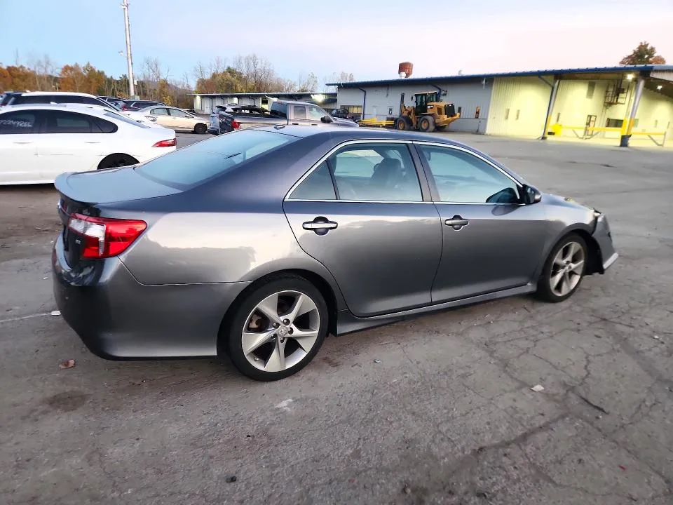 4T1BF1FK6EU425966 — 2014 TOYOTA CAMRY photo 3