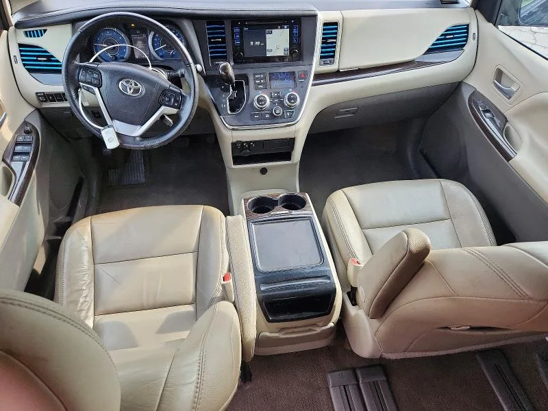 5TDYZ3DC8HS849137 — 2017 TOYOTA SIENNA photo 8