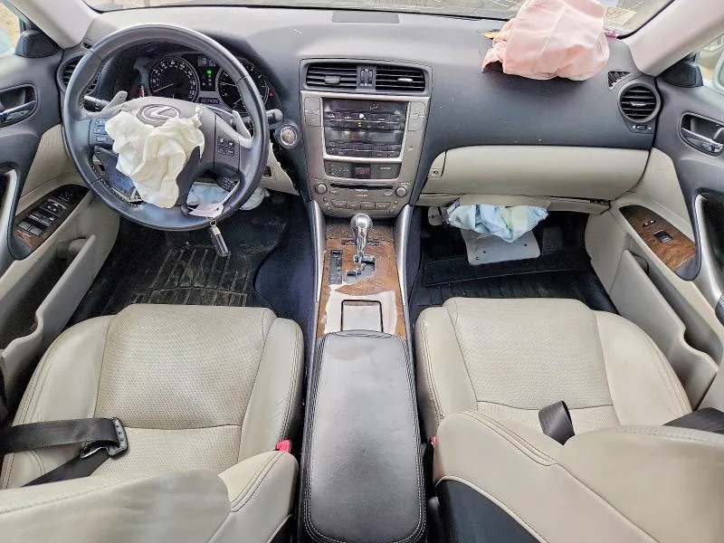 JTHCF5C29A5042174 — 2010 LEXUS IS photo 8