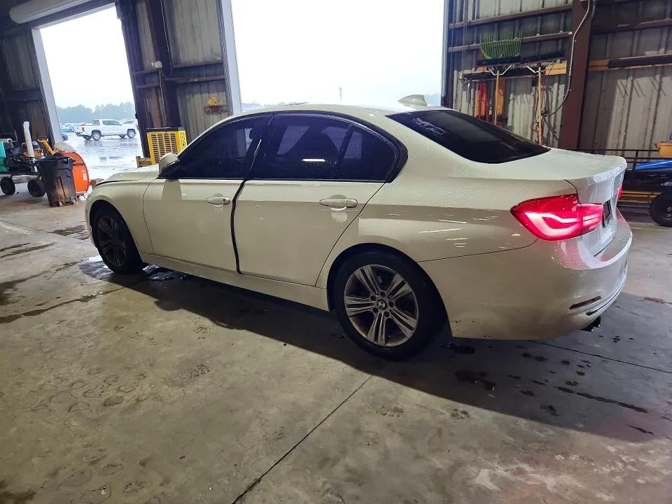 WBA8E9G59GNT43586 — 2016 BMW 328 photo 2
