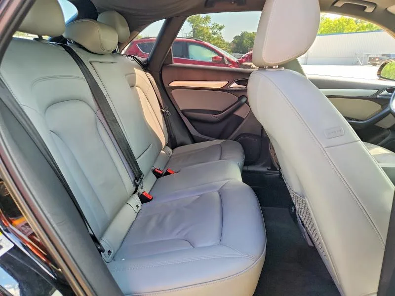 WA1BCCFS2JR001068 — 2018 AUDI Q3 photo 11