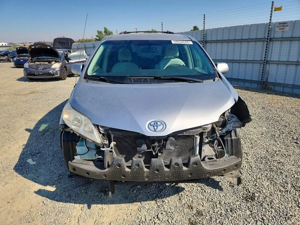 5TDKK3DC1BS162762 — 2011 TOYOTA SIENNA photo 5