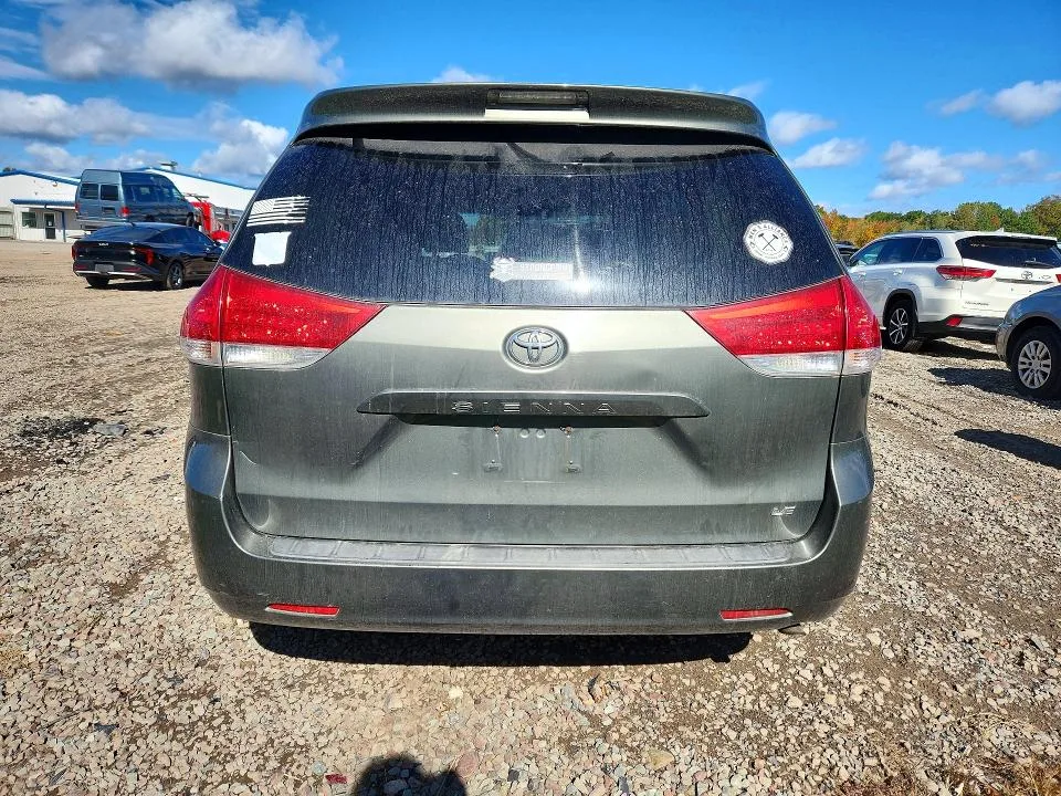 5TDKK3DC9BS073652 — 2011 TOYOTA SIENNA photo 6