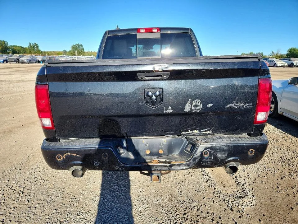 1C6RR7LM3JS329325 — 2018 RAM 1500 photo 6