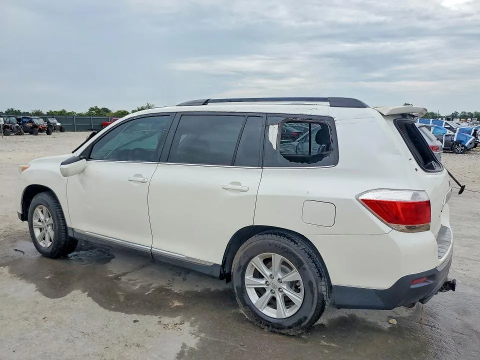 5TDBK3EH4DS264277 — 2013 TOYOTA HIGHLANDER photo 2
