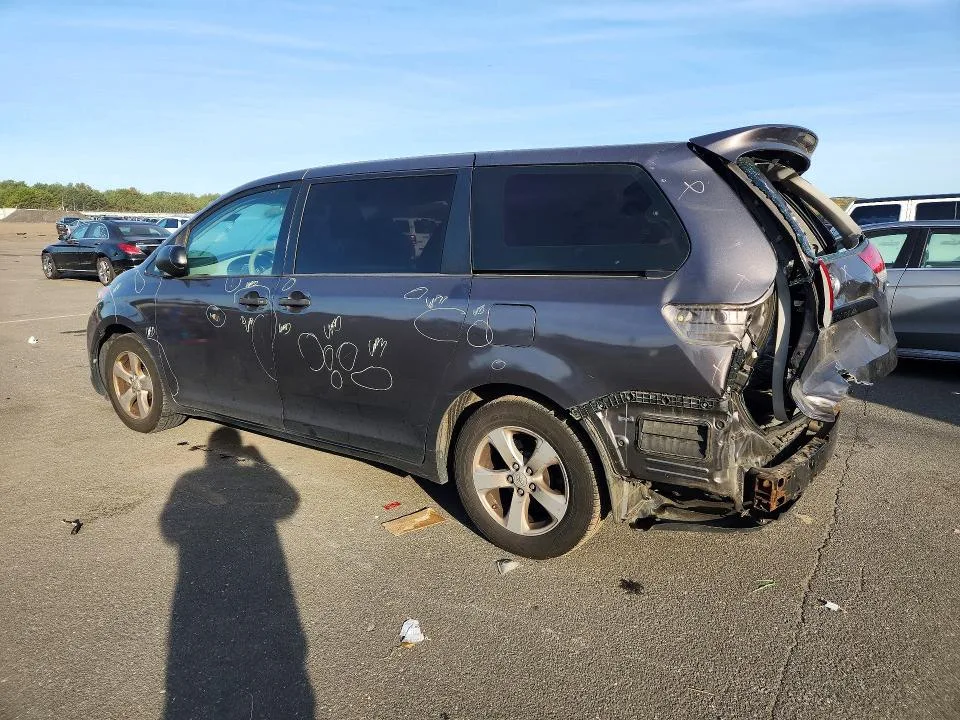 5TDZK3DC1DS362591 — 2013 TOYOTA SIENNA photo 2