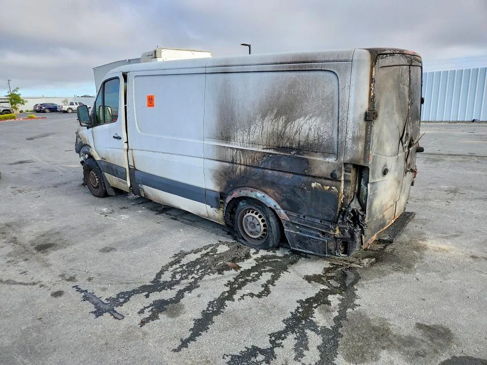 WD3PE7CC4C5640194 — 2012 MERCEDES-BENZ SPRINTER photo 2