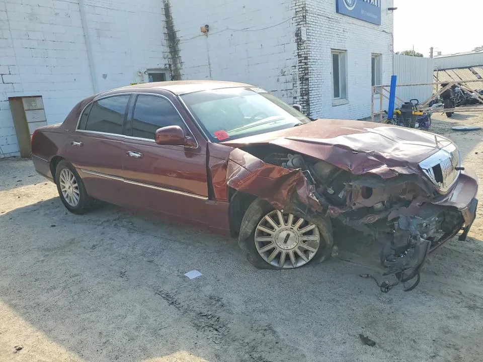 1LNHM81W23Y623601 — 2003 LINCOLN TOWN CAR photo 4
