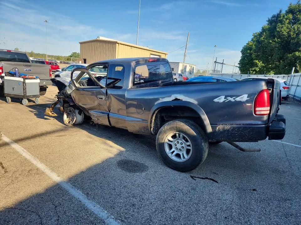 1D7HG12K14S662768 — 2004 DODGE DAKOTA photo 2