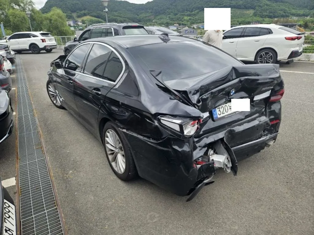 WBA51AG0XMCG25492 — 2021 BMW 530E photo 2