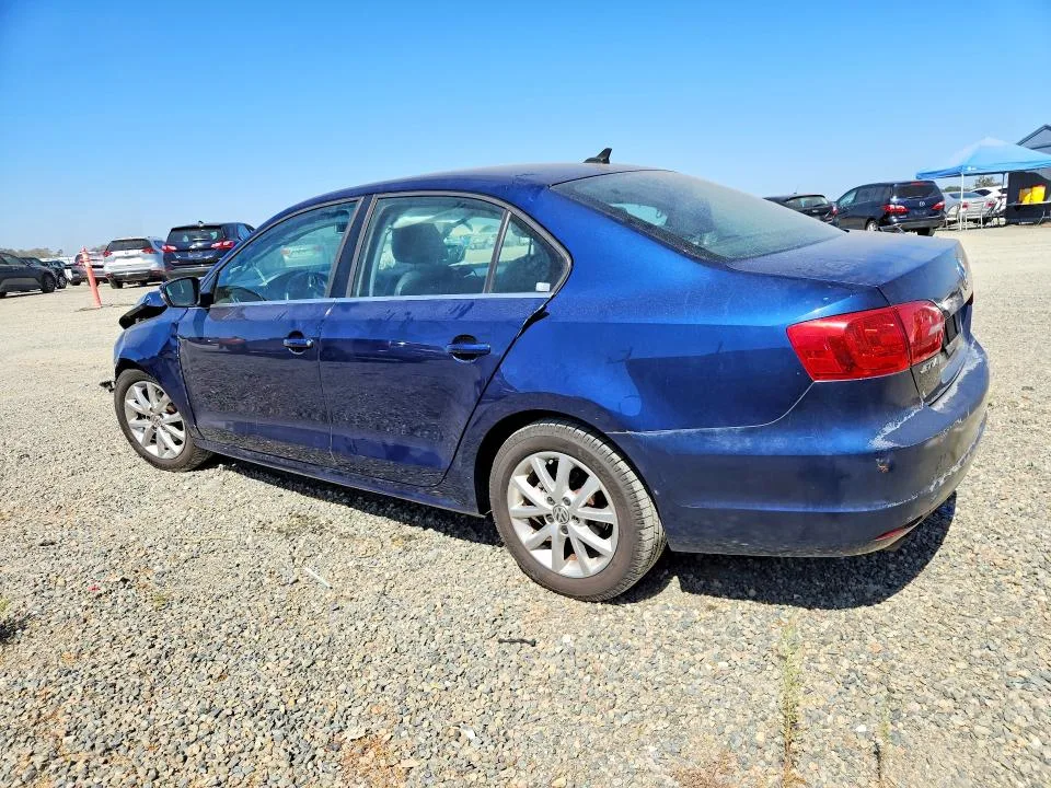 3VWDP7AJ5DM421239 — 2013 VOLKSWAGEN JETTA photo 2