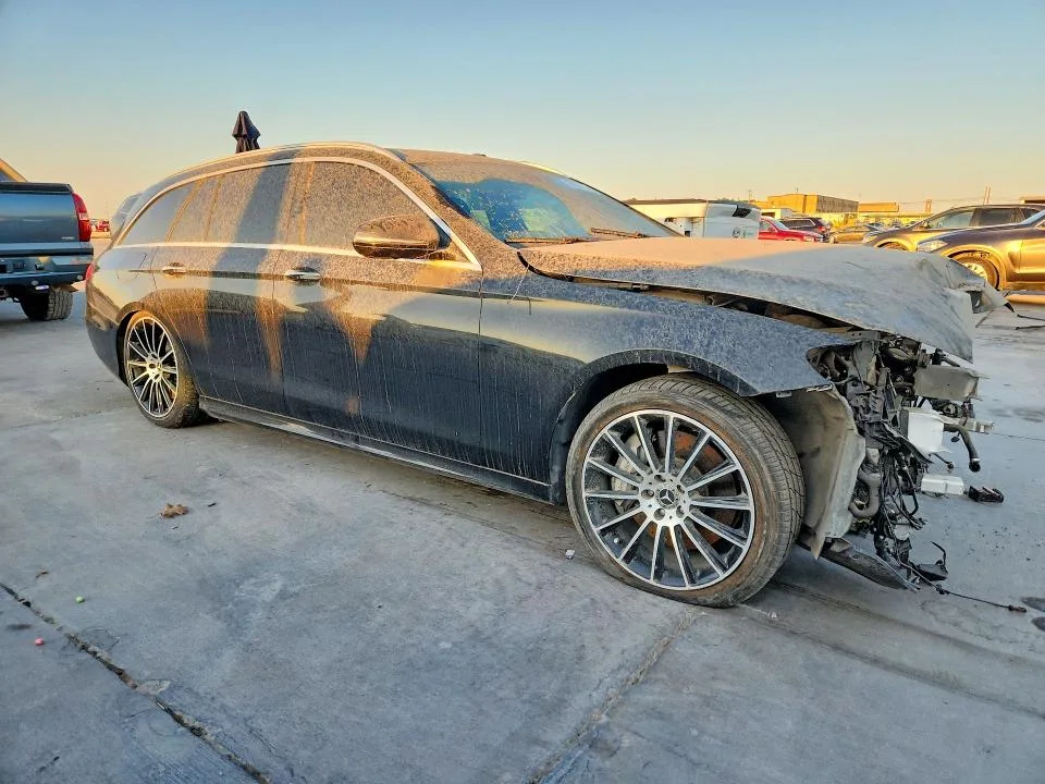 WDDZH6JB6KA691086 — 2019 MERCEDES-BENZ E photo 4