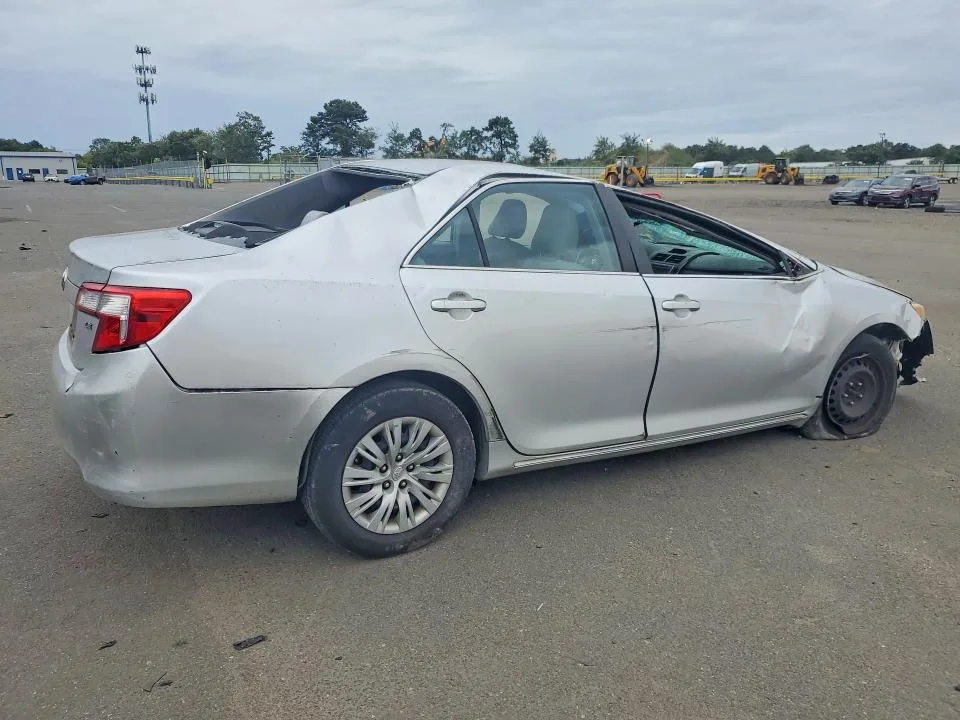 4T4BF1FK3DR323156 — 2013 TOYOTA CAMRY photo 3