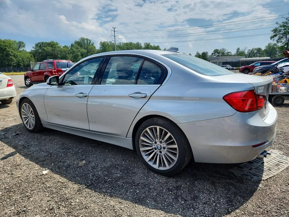 WBA3C1C56DF442217 — 2013 BMW 328 photo 2