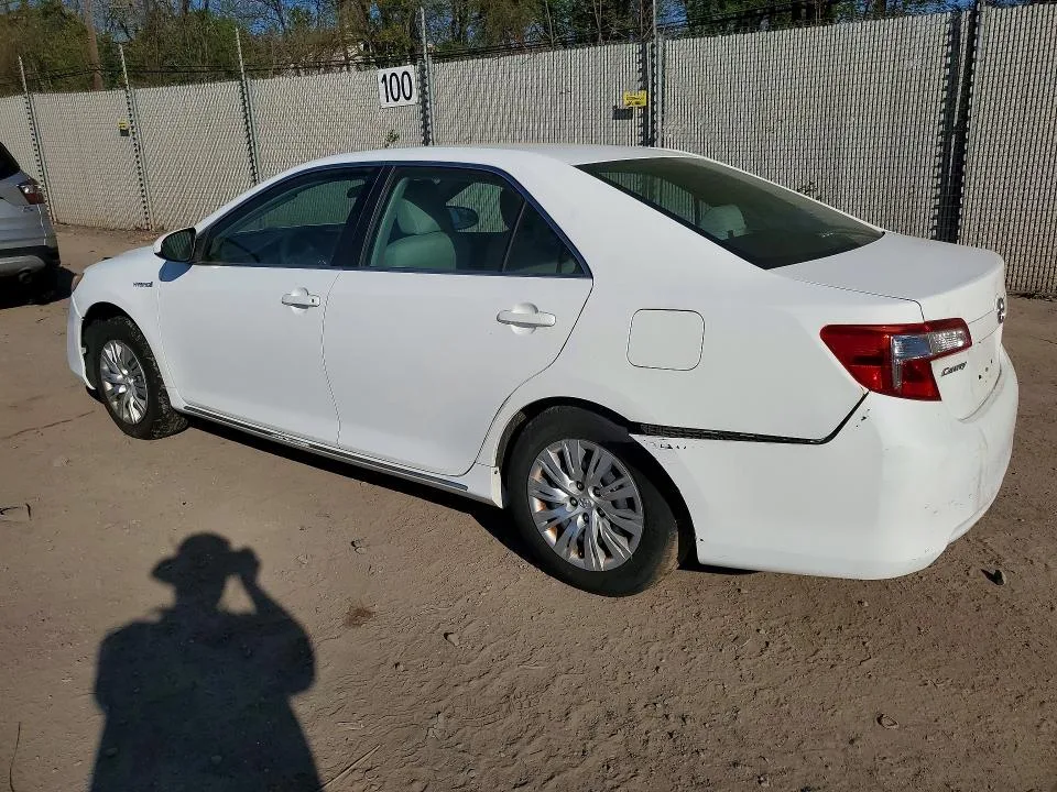 4T1BD1FK3DU083963 — 2013 TOYOTA CAMRY HYBRID photo 2