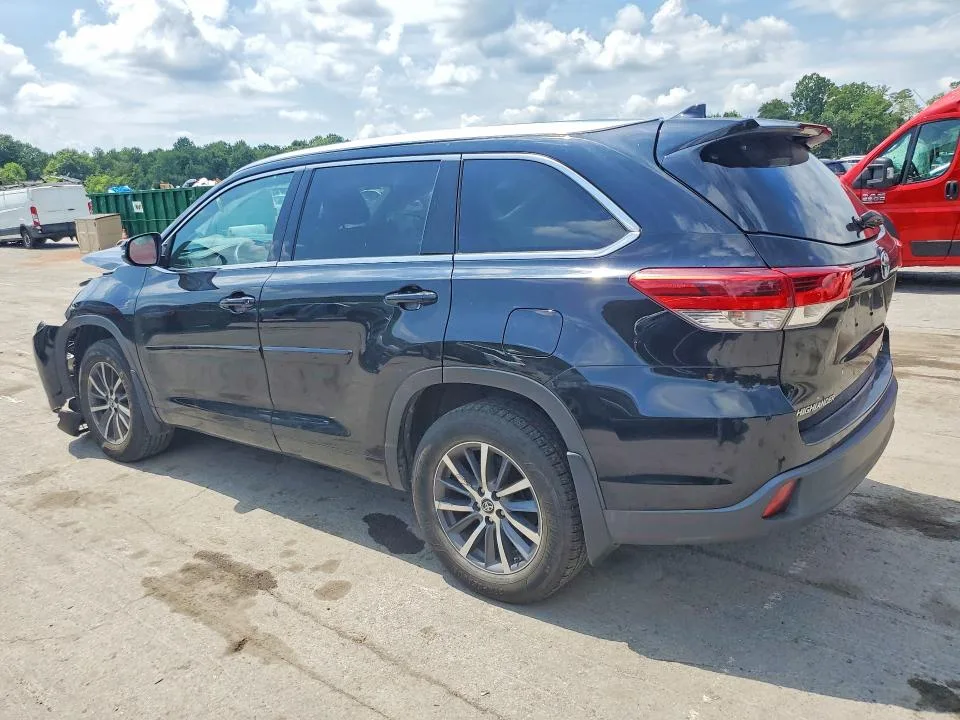 5TDJZRFHXHS440506 — 2017 TOYOTA HIGHLANDER photo 2